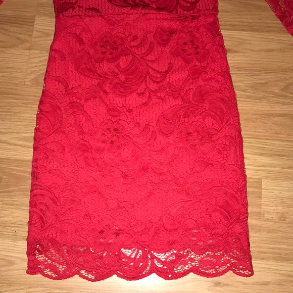 Red lace dress - Picture 3 of 4